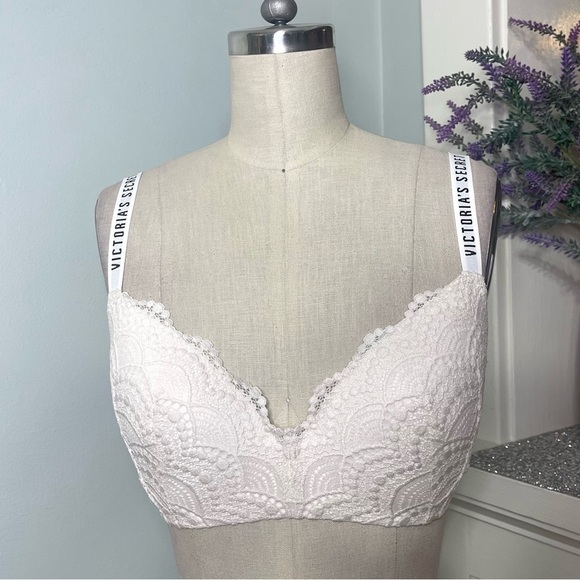 Victoria Secret Lace T Shirt Lightly Padded Wireless Bra White 32DD - Picture 2 of 7